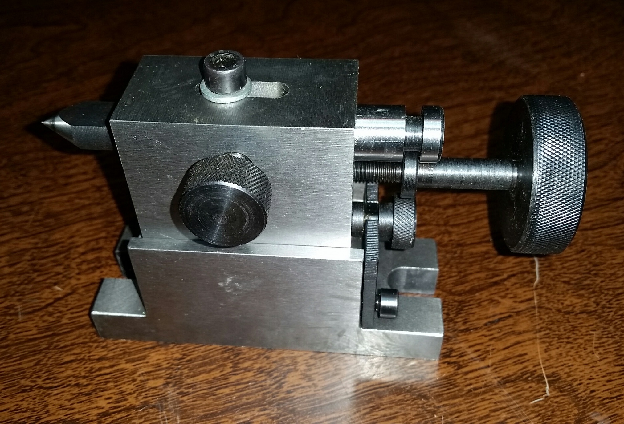 机床卡盘及尾部顶针支座